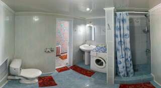 Гостиница Guest House Bora Анапа Четырехместный номер с ванной комнатой-4
