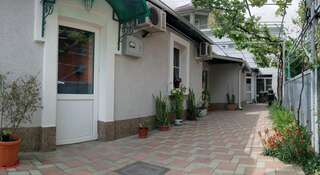 Гостиница Guest House Bora Анапа Трехместный номер с ванной комнатой-1