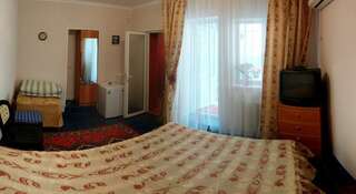 Гостиница Guest House Bora Анапа Трехместный номер с ванной комнатой-4